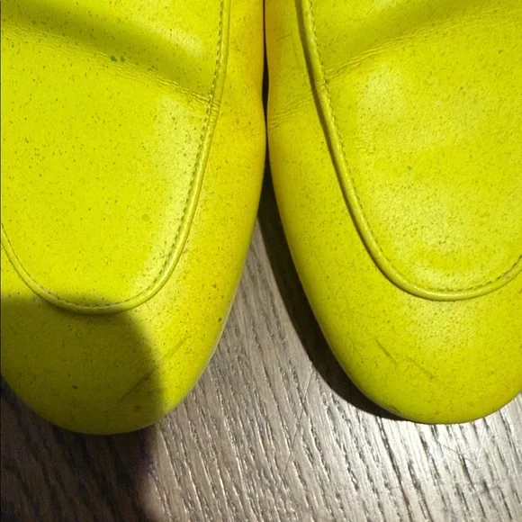 Gucci Women's Bright Yellow Mules with Gold Detail - Picture 2 of 6